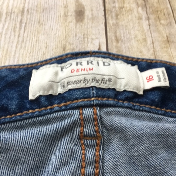 Torrid Distressed Ankle Jeans - Picture 4 of 5